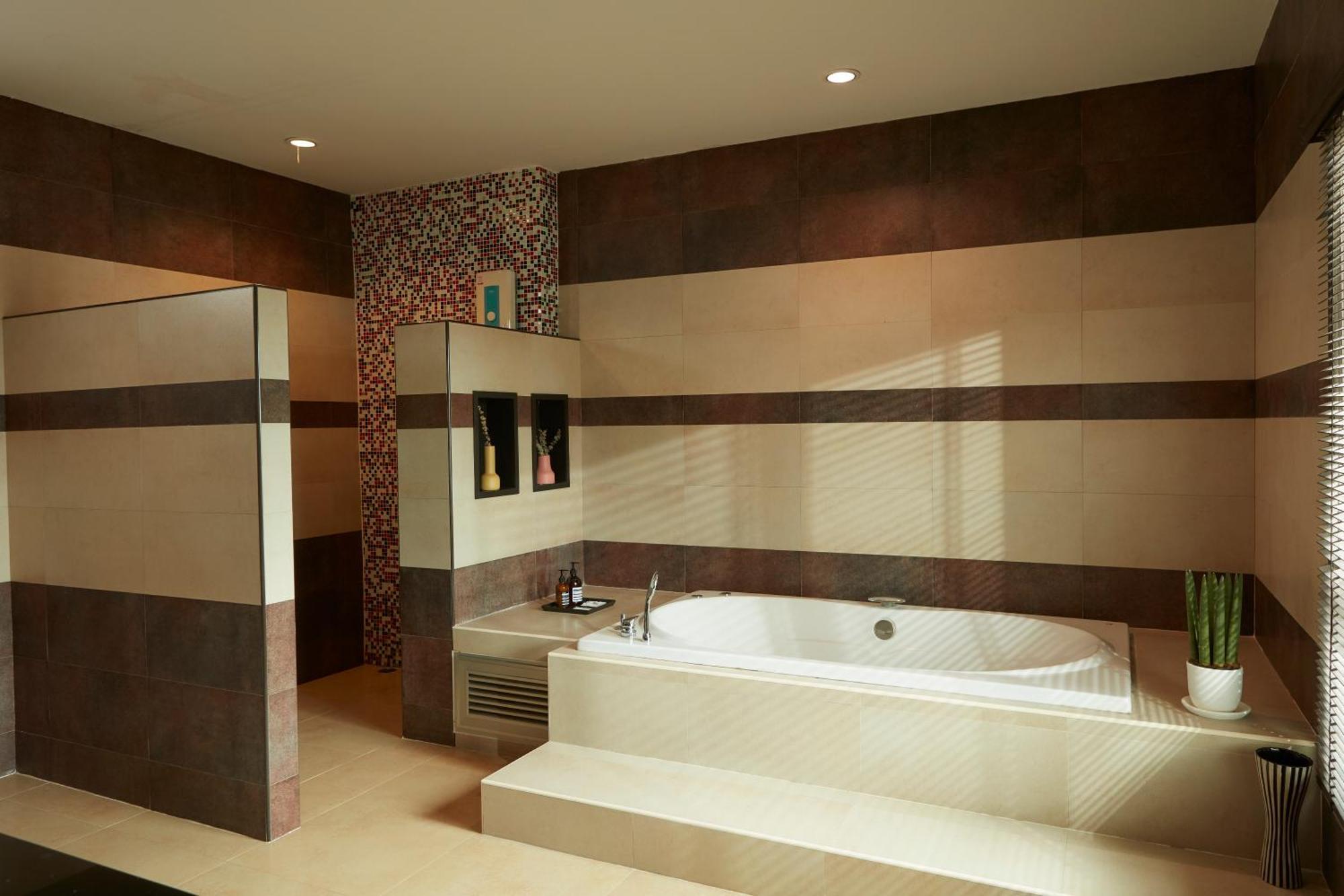 Rhienchai Place Hotel Surat Thani Exterior foto